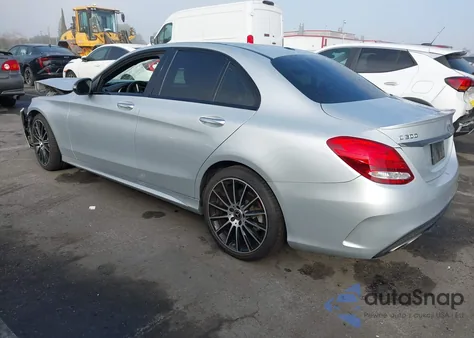 2018 Mercedes-Benz C 300 4Matic z USA, uszkodzony, nr VIN 55SWF4KB6JU260421